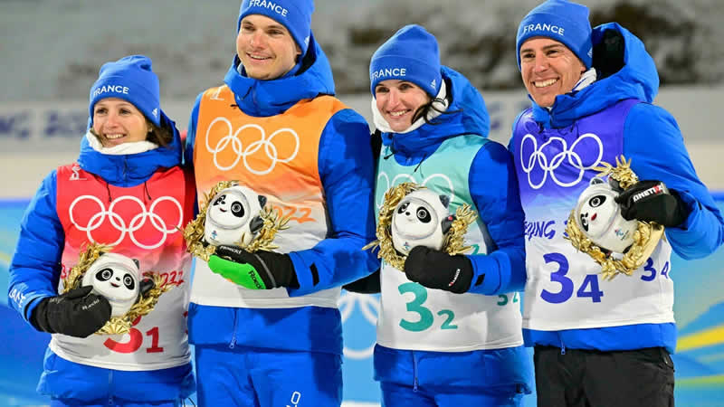 法国在北京冬奥会冬季两项混合接力比赛获得银牌