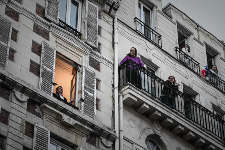 法国封城 法国人在阳台