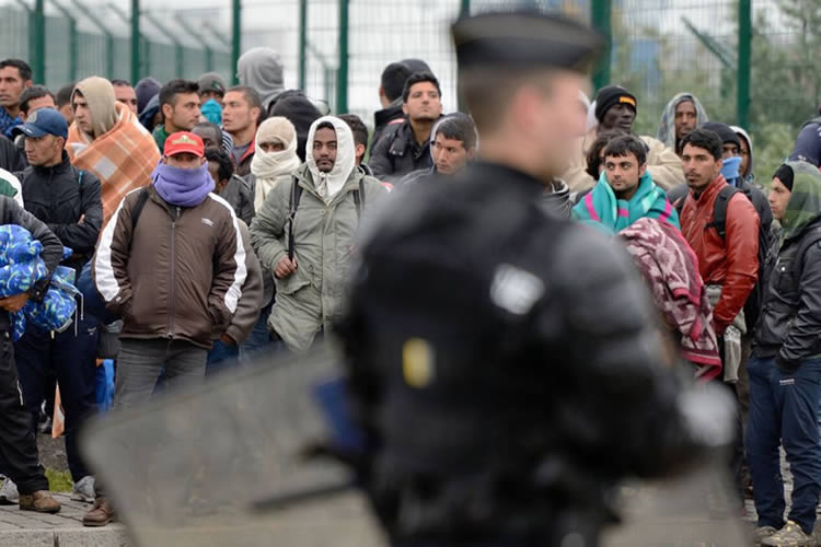 法国警察 难民