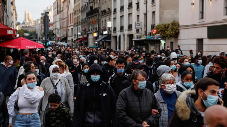 法国街头 巴黎人戴口罩 街上人群
